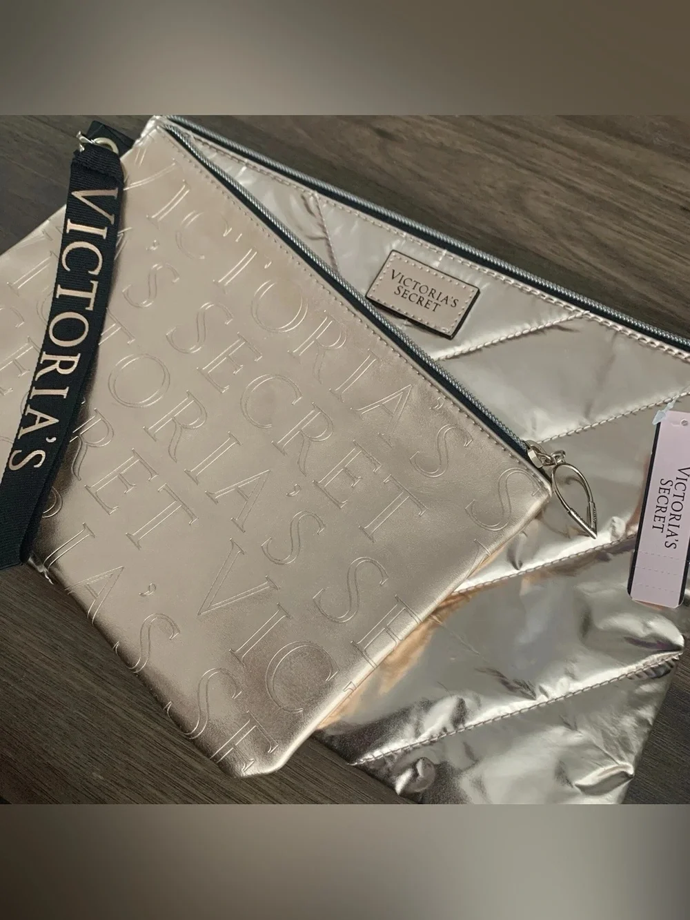 Victoria’s Secret Rose Gold Metallic 2-Piece Cosmetic Makeup Bag Set NWT Wristle